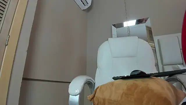 Snapshot of _BunnyNaugthy chatting on 11.18.25 BunnyNaugthy online show from 11.18.25