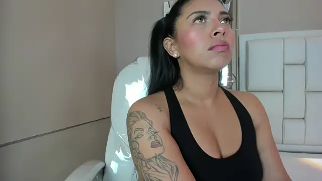 Snapshot of _BunnyNaugthy chatting on 11.30.25 BunnyNaugthy online show from 11.30.25