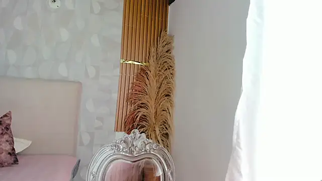 Azahara Amin  online show from 04.21.26