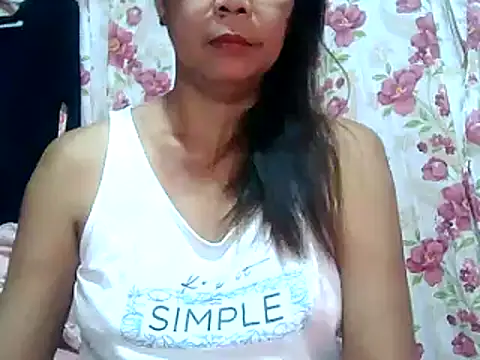 Snapshot of urwife_tobe chatting on 01.25.25 urwife tobe online show from 01.25.25