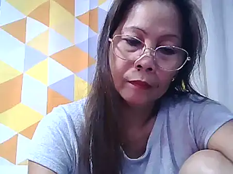 Snapshot of urwife_tobe chatting on 03.23.25 urwife tobe online show from 03.23.25