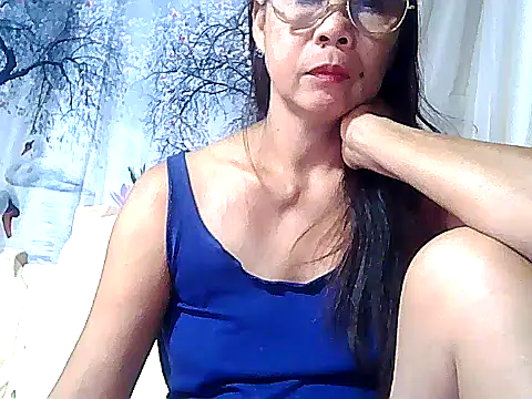 Snapshot of urwife_tobe chatting on 09.22.25 urwife tobe online show from 09.22.25