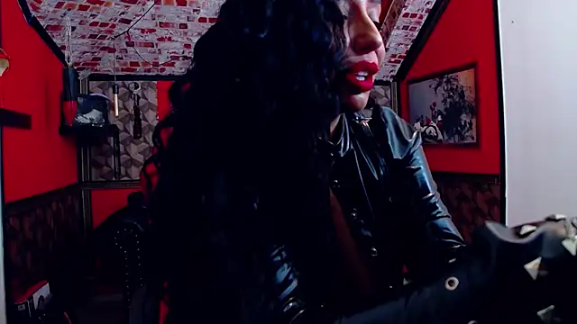 Snapshot of DommeBellatrix chatting on 10.25.25 DommeBellatrix online show from 10.25.25