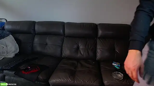 Snapshot of CrazyDom1 chatting on 10.06.25 CrazyDom1 online show from 10.06.25