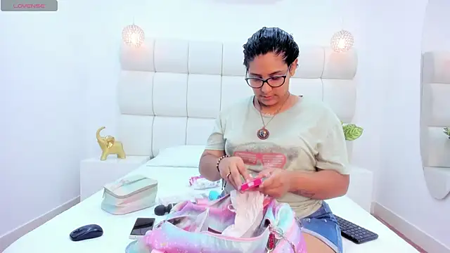 Snapshot of DanielleEvans_ chatting on 02.26.25 DanielleEvans online show from 02.26.25