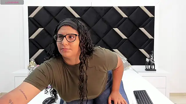 Snapshot of DanielleEvans_ chatting on 03.01.25 DanielleEvans online show from 03.01.25