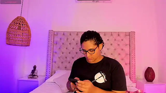 Snapshot of DanielleEvans_ chatting on 03.11.25 DanielleEvans online show from 03.11.25