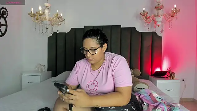 Snapshot of DanielleEvans_ chatting on 09.09.25 DanielleEvans online show from 09.09.25