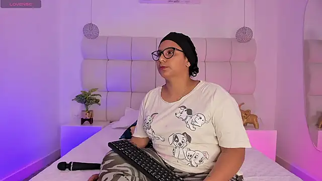 Snapshot of DanielleEvans_ chatting on 09.12.25 DanielleEvans online show from 09.12.25