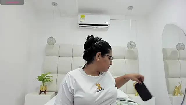 Snapshot of DanielleEvans_ chatting on 09.15.25 DanielleEvans online show from 09.15.25