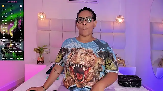 Snapshot of DanielleEvans_ chatting on 09.18.25 DanielleEvans online show from 09.18.25