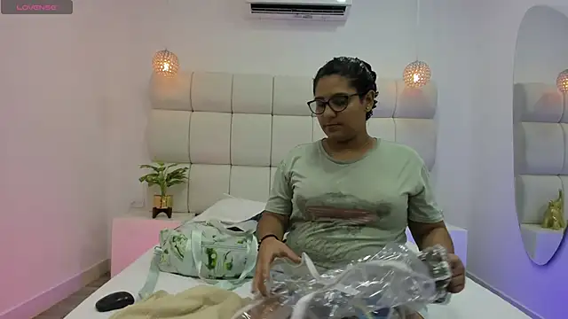 Snapshot of DanielleEvans_ chatting on 09.21.25 DanielleEvans online show from 09.21.25