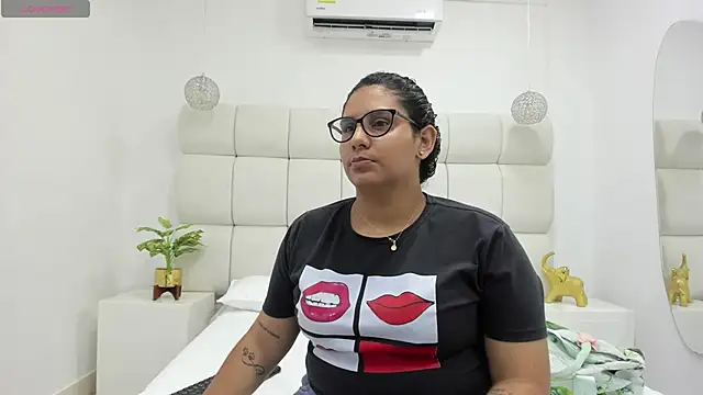 Snapshot of DanielleEvans_ chatting on 09.22.25 DanielleEvans online show from 09.22.25