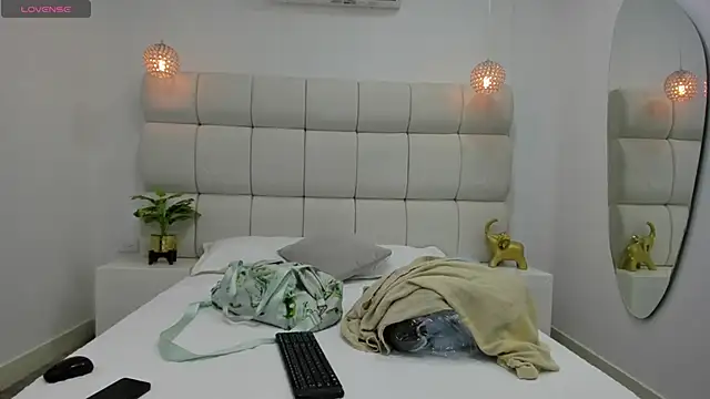 Snapshot of DanielleEvans_ chatting on 10.01.25 DanielleEvans online show from 10.01.25