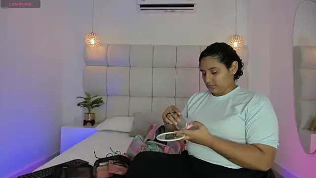 Snapshot of DanielleEvans_ chatting on 10.09.25 DanielleEvans online show from 10.09.25