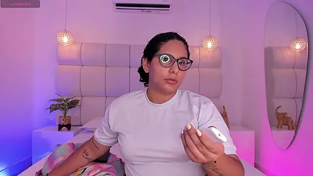 Snapshot of DanielleEvans_ chatting on 11.02.25 DanielleEvans online show from 11.02.25