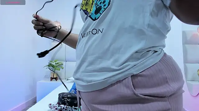 Snapshot of DanielleEvans_ chatting on 11.13.25 DanielleEvans online show from 11.13.25