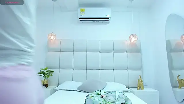 Snapshot of DanielleEvans_ chatting on 11.14.25 DanielleEvans online show from 11.14.25