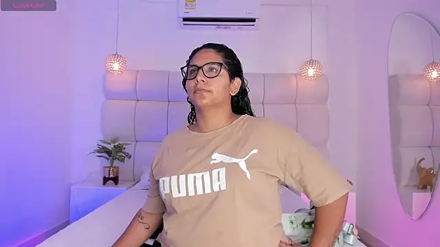 Snapshot of DanielleEvans_ chatting on 11.16.25 DanielleEvans online show from 11.16.25