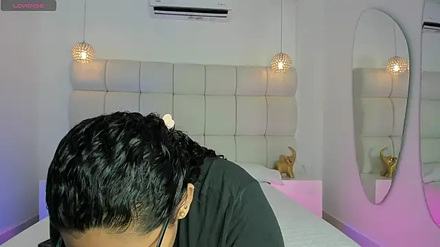 Snapshot of DanielleEvans_ chatting on 11.22.25 DanielleEvans online show from 11.22.25