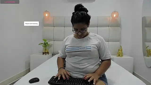 Snapshot of DanielleEvans_ chatting on 11.29.25 DanielleEvans online show from 11.29.25