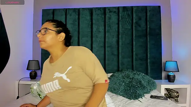 Snapshot of DanielleEvans_ chatting on 12.03.25 DanielleEvans online show from 12.03.25