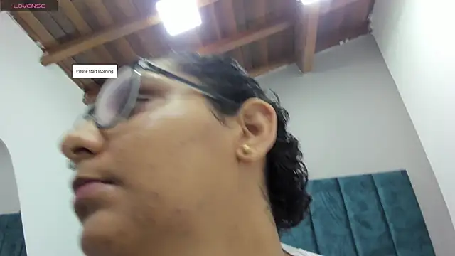 Snapshot of DanielleEvans_ chatting on 12.05.25 DanielleEvans online show from 12.05.25