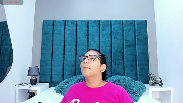 Snapshot of DanielleEvans_ chatting on 12.14.25 DanielleEvans online show from 12.14.25