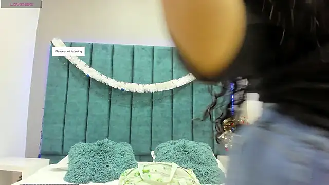 Snapshot of DanielleEvans_ chatting on 12.22.25 DanielleEvans online show from 12.22.25