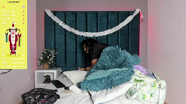 Snapshot of DanielleEvans_ chatting on 01.05.26 DanielleEvans online show from 01.05.26