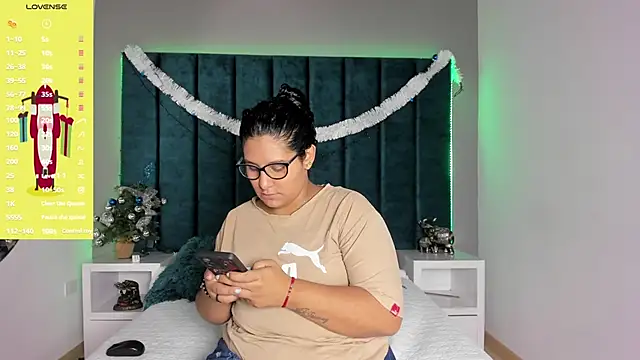 Snapshot of DanielleEvans_ chatting on 01.06.26 DanielleEvans online show from 01.06.26