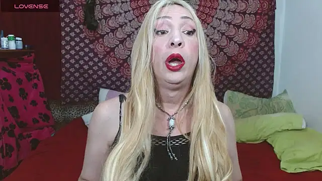 Snapshot of elena_evans chatting on 02.12.25 elena evans online show from 02.12.25