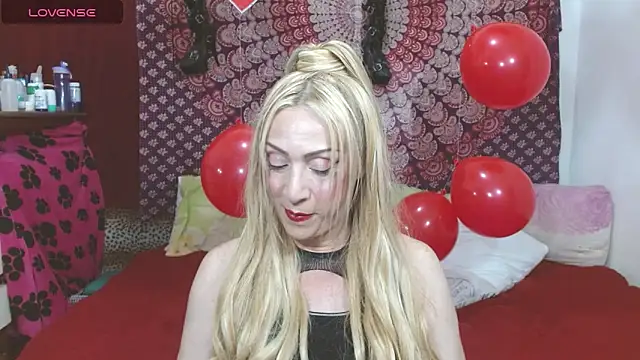 Snapshot of elena_evans chatting on 02.17.25 elena evans online show from 02.17.25