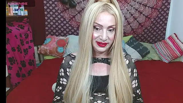 Snapshot of elena_evans chatting on 11.25.25 elena evans online show from 11.25.25