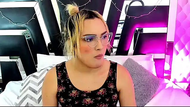 Snapshot of katya_kozlov chatting on 02.15.25 katya kozlov online show from 02.15.25