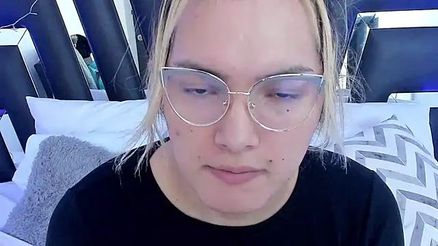 Snapshot of katya_kozlov chatting on 02.25.25 katya kozlov online show from 02.25.25