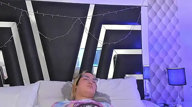 Snapshot of katya_kozlov chatting on 03.22.25 katya kozlov online show from 03.22.25