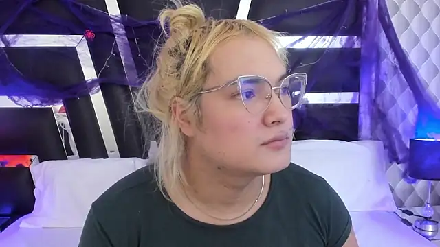 Snapshot of katya_kozlov chatting on 11.02.25 katya kozlov online show from 11.02.25