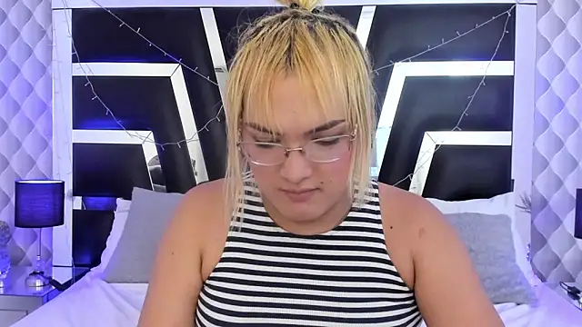 Snapshot of katya_kozlov chatting on 11.17.25 katya kozlov online show from 11.17.25