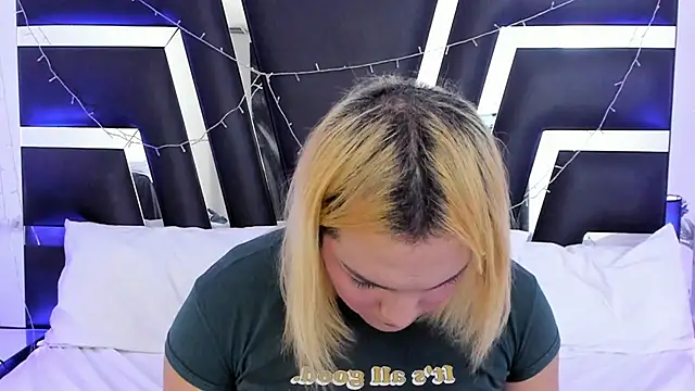 Snapshot of katya_kozlov chatting on 12.23.25 katya kozlov online show from 12.23.25