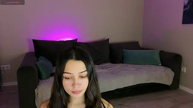 mo1ly online show from 02.16.25