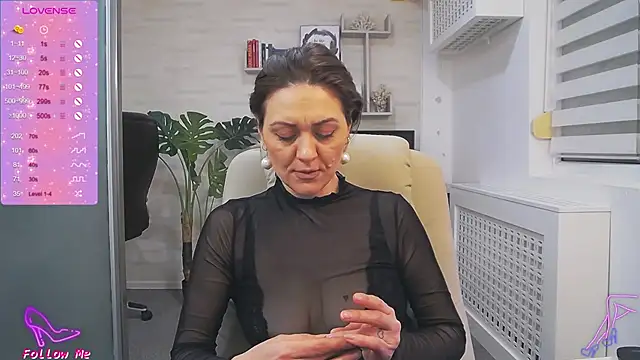 EllaMilf  online show from 02.22.25