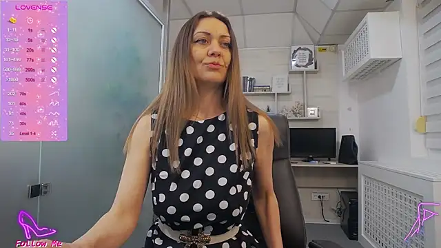 EllaMilf  online show from 03.06.25