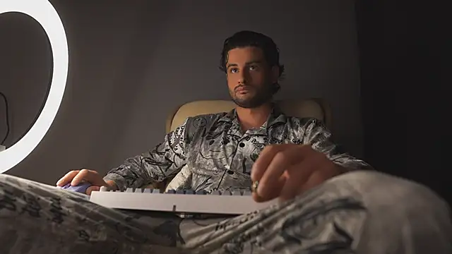 Snapshot of Keen___Luckystrike chatting on 03.04.25 Keen Luckystrike online show from 03.04.25