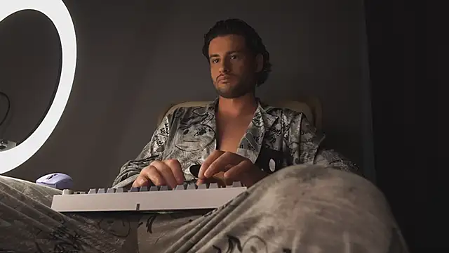 Snapshot of Keen___Luckystrike chatting on 03.10.25 Keen Luckystrike online show from 03.10.25