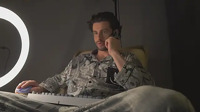 Snapshot of Keen___Luckystrike chatting on 03.17.25 Keen Luckystrike online show from 03.17.25