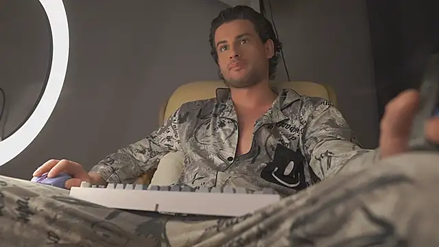 Snapshot of Keen___Luckystrike chatting on 03.21.25 Keen Luckystrike online show from 03.21.25