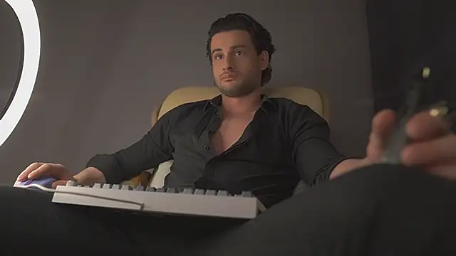 Snapshot of Keen___Luckystrike chatting on 03.21.25 Keen Luckystrike online show from 03.21.25