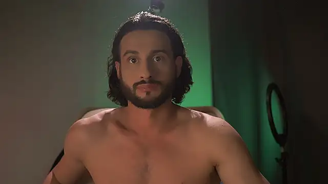 Snapshot of Keen___Luckystrike chatting on 10.10.25 Keen Luckystrike online show from 10.10.25