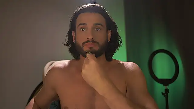 Snapshot of Keen___Luckystrike chatting on 10.11.25 Keen Luckystrike online show from 10.11.25